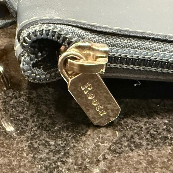 Roots leather pouch - Picture 4 of 5